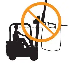 Diagram of operator improperly lifting bulk bag with forklift